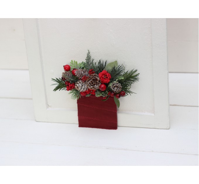 Red burgundy pocket boutonniere. Pine boutonniere. Winter wedding. Christmas wedding. Cone boutonniere. Flower accessories. Pocket flowers. Square flowers. 5244