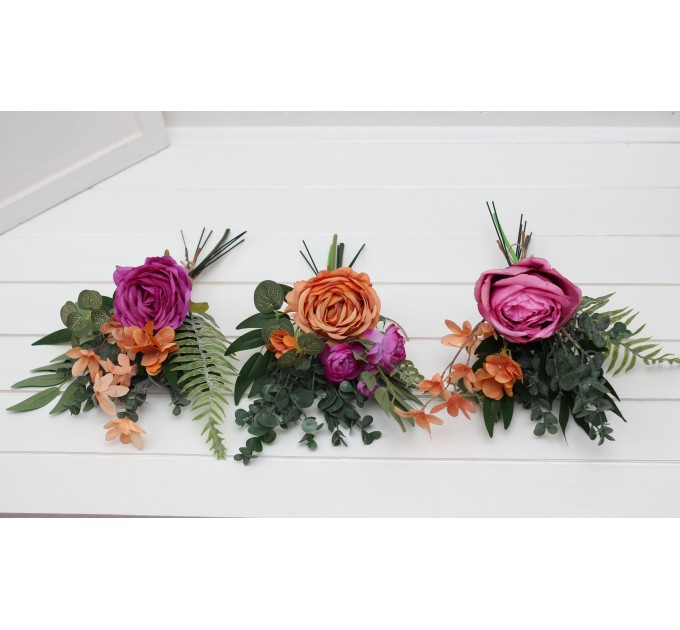 Mini bouquets for vases in orange and magenta colors. Flowers for wedding decor. 5269