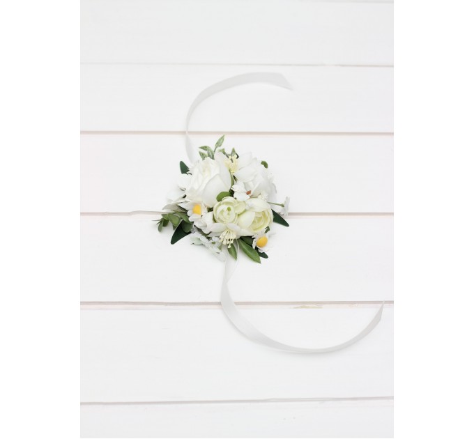 Wedding Boutonnieres & Wrist Corsage in White | Daisy Boutonniere & Mother Corsage