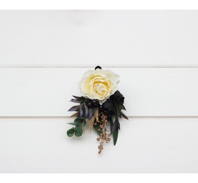 Wedding Boutonnieres and Wrist Corsages in Hunter Green, Ivory, Black, and Gold