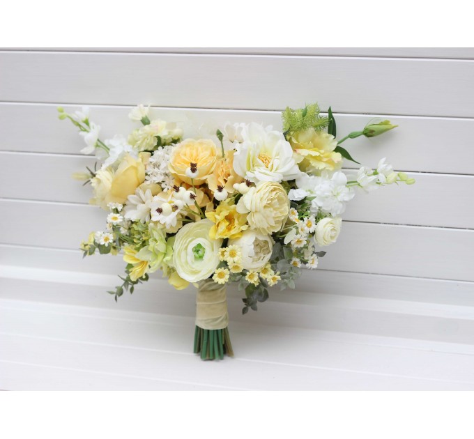 White and Yellow and Green Bouquets for Spring-Summer Weddings