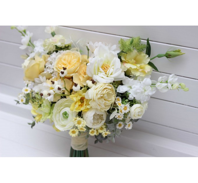 White and Yellow and Green Bouquets for Spring-Summer Weddings