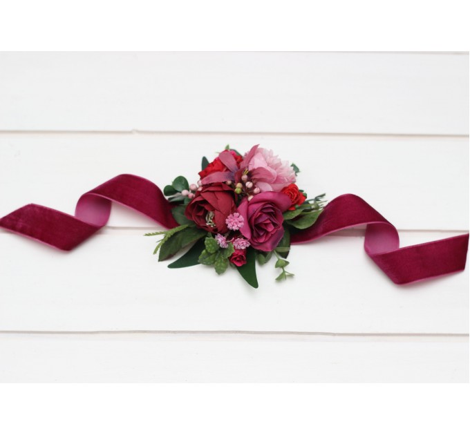 Wedding boutonnieres and wrist corsage in magenta pink red color scheme. Flower accessories. 5280