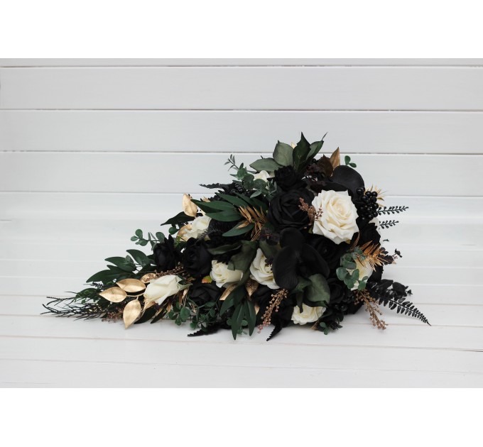 Hunter Green, Ivory, Black, and Gold Wedding Bouquets – Classic & Cascading Bridal Designs