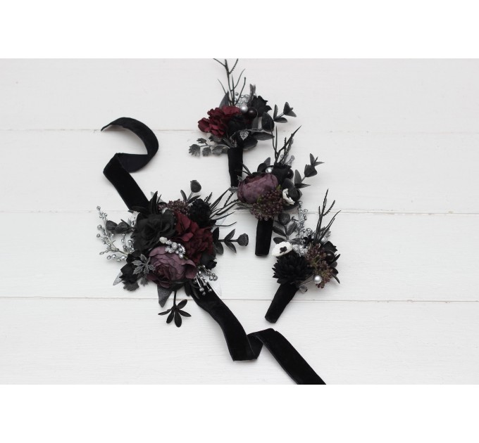 Wedding boutonnieres and wrist corsage in silver black purple color scheme. Flower accessories. 0059 EU UK