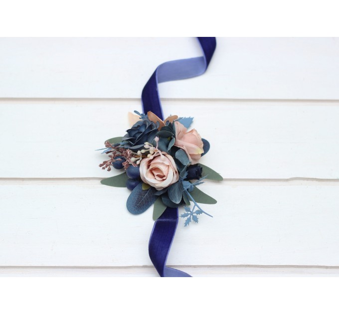 Wedding boutonnieres and wrist corsage in navy blue dusty rose color scheme. Flower accessories. 5245
