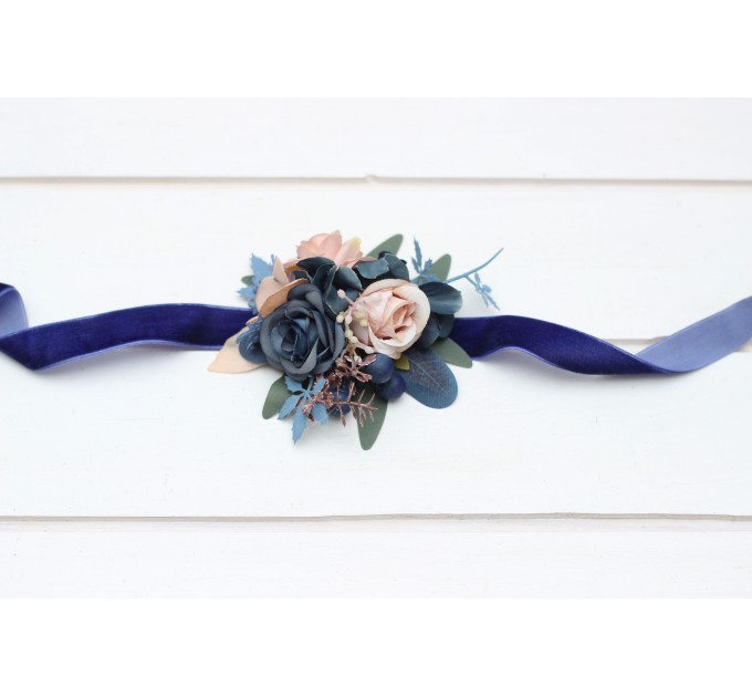 Wedding boutonnieres and wrist corsage in navy blue dusty rose color scheme. Flower accessories. 5245