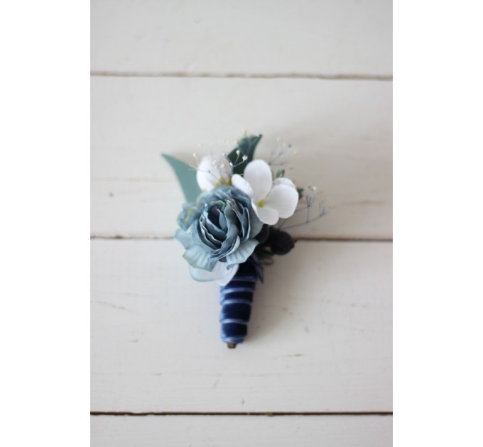 Wedding boutonnieres in dusty blue navy blue white color scheme. Flower accessories. VERA EU UK