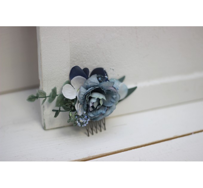 Flower comb in dusty blue navy blue white color scheme. Wedding accessories for hair. Bridal flower comb. Bridesmaid floral comb. VERA EU UK