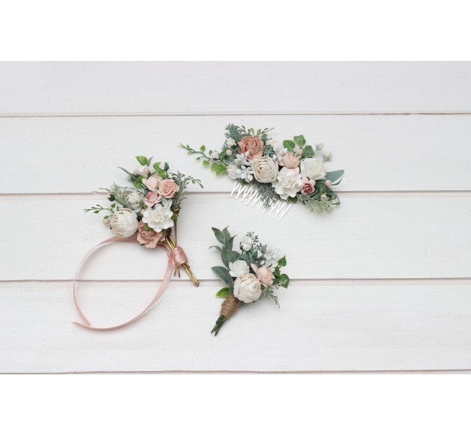 Wedding boutonniere in white blush pink color scheme. Flower accessories. Groom boutonniere. 5347