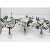 Simple wedding table flowersin lilac pink teal colors. Mini bouquets for vases in soft pastel color scheme. Flowers for wedding decor. Table flowers. Centerpiece. 5259