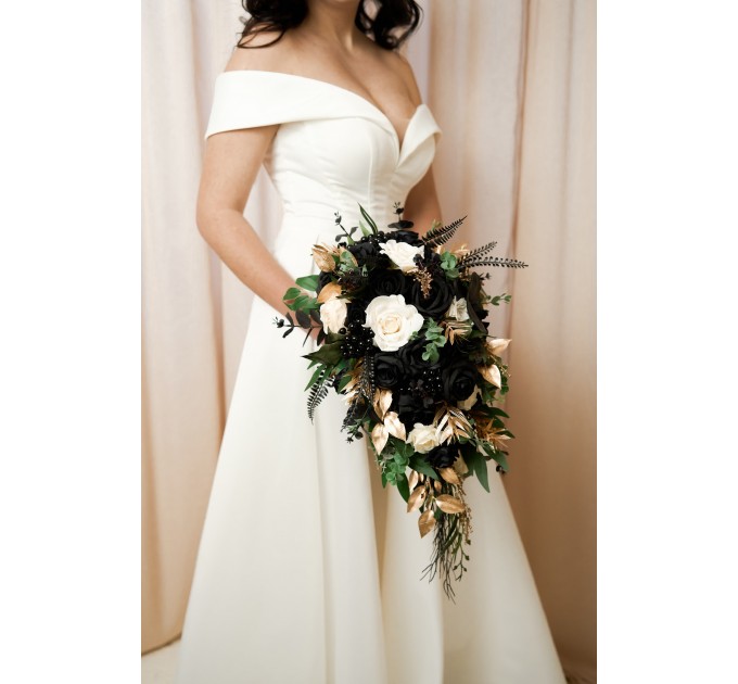 Hunter Green, Ivory, Black, and Gold Wedding Bouquets – Classic & Cascading Bridal Designs