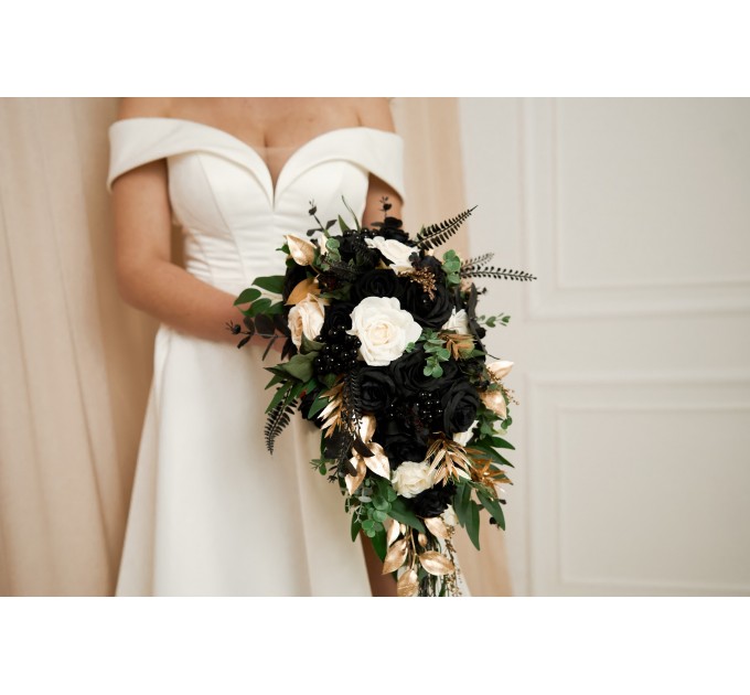 Hunter Green, Ivory, Black, and Gold Wedding Bouquets – Classic & Cascading Bridal Designs