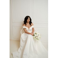 White bridal bouquet. Spring summer faux flowers Wedding bouquet with anemones tulips, and daisies. White wildflowers bouquet. 5388