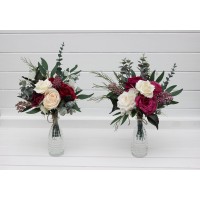 Simple wedding table flowers. Mini bouquets for vases in berry tones, magenta and ivory color scheme. Flowers for wedding decor. Table flowers. Centerpiece. 5419
