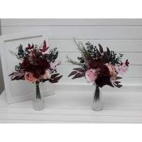 Simple wedding table flowers. Mini bouquets for vases in  burgundy dusty pink color scheme. DIY flowers for wedding decor. Table flowers. Centerpiece. 5019
