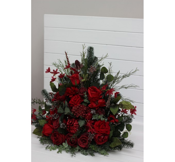 Red & Green Winter Standing Flowers – Christmas Wedding Decorations