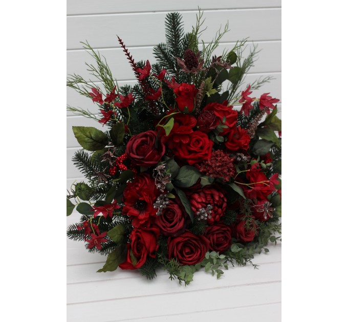 Red & Green Winter Standing Flowers – Christmas Wedding Decorations