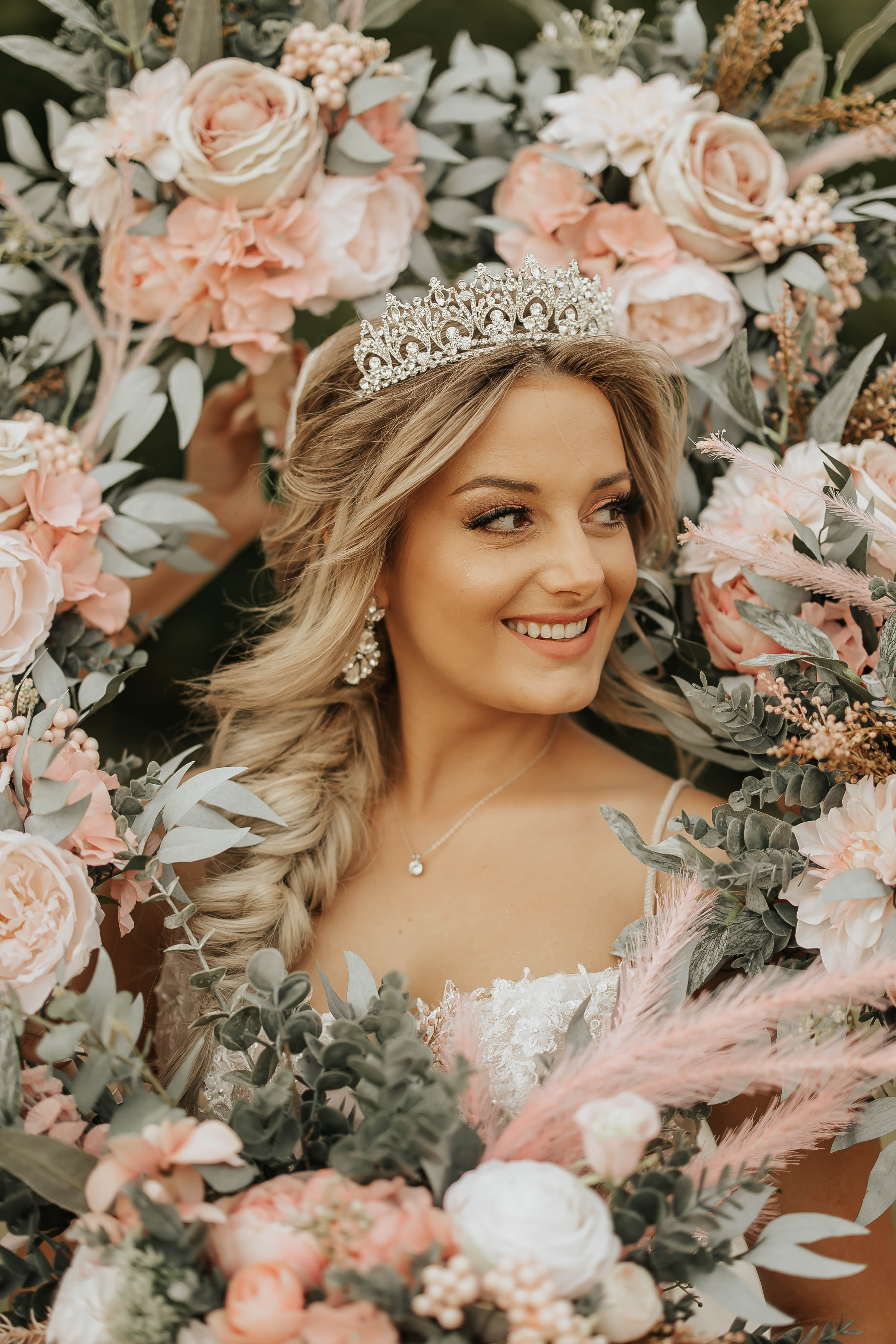 Spring and summer wedding flowers