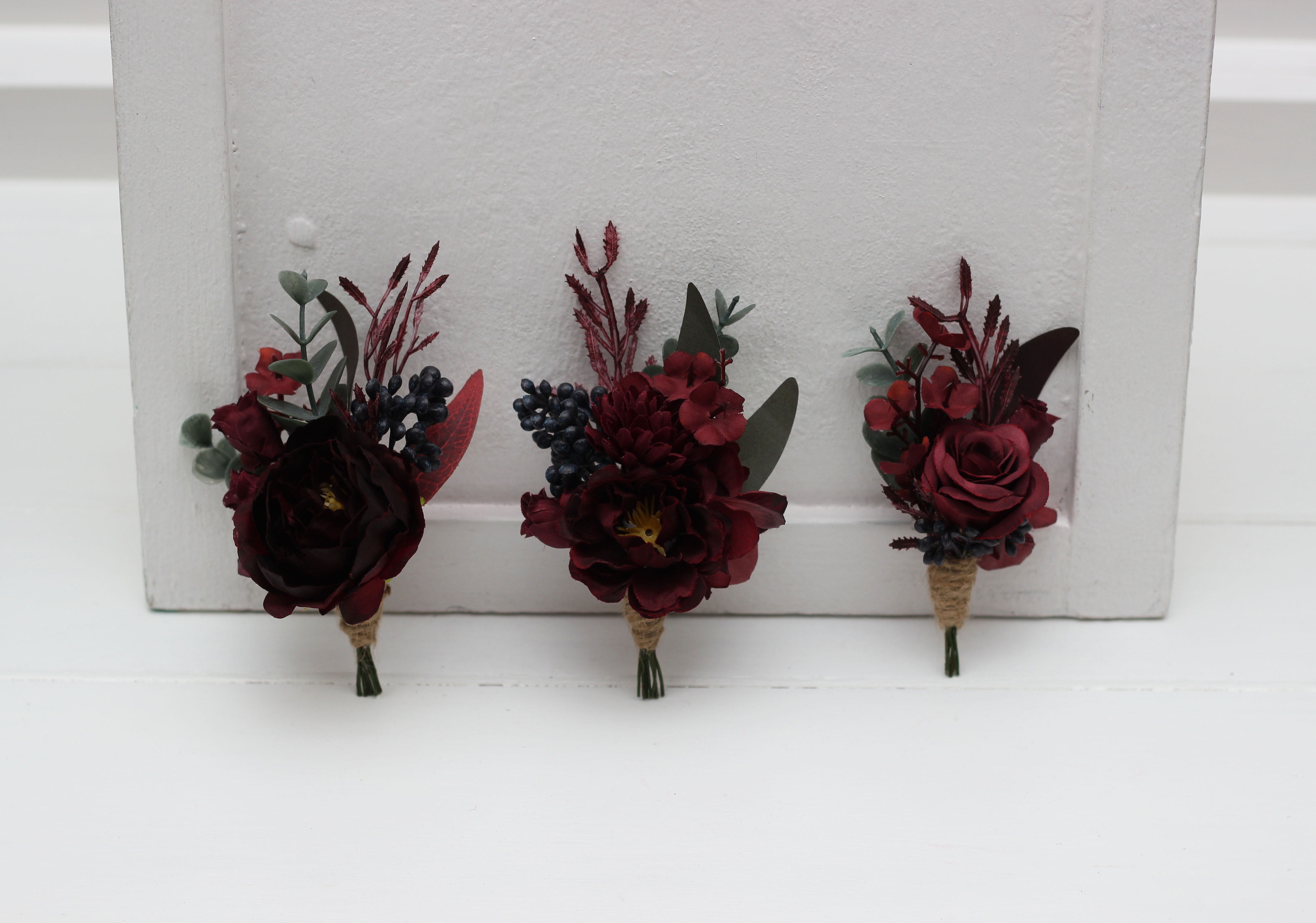 Burgundy wedding boutonniere set