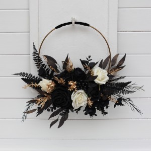 Flower hoop ivory black gold colors. Alternative bridesmaid bouquet. 5159 Flower hoop ivory black gold colors. Alternative bridesmaid bouquet. 5159