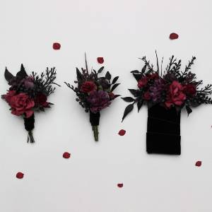 Burgundy purple black boutonniere set .Gothic wedding buttonholes and pocket flowers. 5432