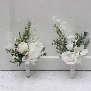 White boutonnieres for winter wedding. 5439