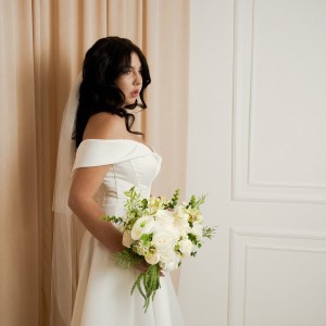 Bouquets in white and olive green color theme. Bridal bouquet. Faux bouquet. Bridesmaid bouquet. 5362 Bouquets in white and olive green color theme. Bridal bouquet. Faux bouquet. Bridesmaid bouquet. 5362