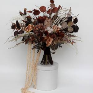 Warm brown and cream bridal and bridesmaid wedding bouquets. 5449