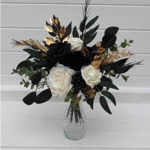 Ivory black gold hunter green table mini bouquets. 5300