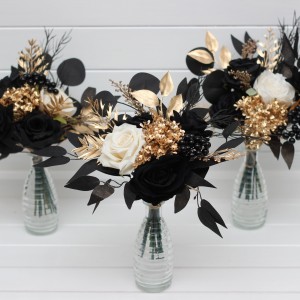 Simple wedding table flowers. Mini bouquets for vases in black ivory gold color scheme. Flowers for wedding decor. Table flowers. Centerpiece. 5159 Simple wedding table flowers. Mini bouquets for vases in black ivory gold color scheme. Flowers for wedding decor. Table flowers. Centerpiece. 5159