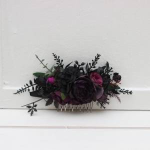 Flower comb in black, purple, and magenta color scheme. Gothic wedding accessories for hair. Bridal flower comb. Halloween moody wedding. 5370