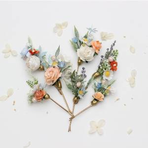  Set of 7 hair pins in peach, dusty blue , and ivory color scheme. Wildflowers hair pins. Flower hair accessories. .  Bridesmaid gift.  Daisies bobby pins. 5424