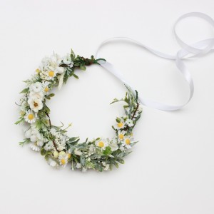 Hair wreath with white daisies. Flower girl crown. Wedding flowers. Crown of white wild flowers for first communion. 5374