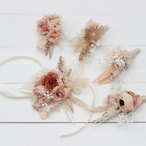  Wedding boutonnieres and wrist corsage  in beige ivory blush pink color scheme. Flower accessories. 5143