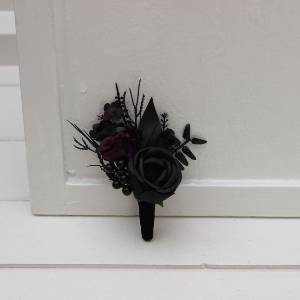  Wedding boutonnieres and wrist corsage  in black and purple color scheme. Flower accessories. 5070