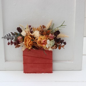 Pocket boutonniere in rust brown ivory color scheme. Flower accessories. 0019